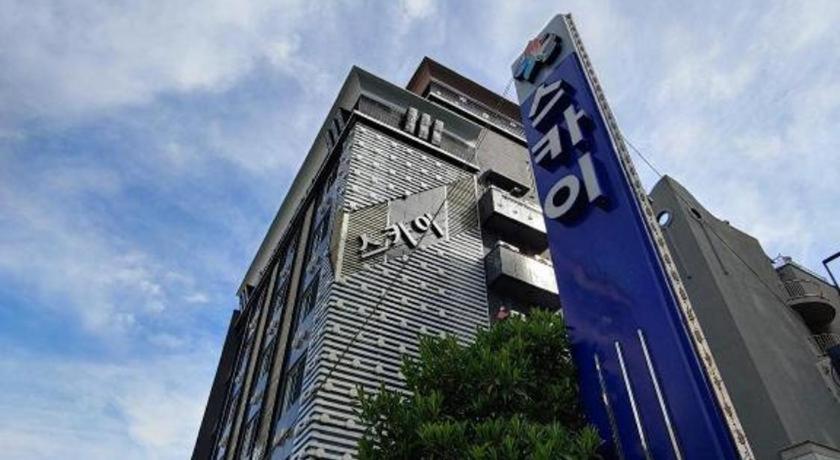 Sky Hotel Changwon Eksteriør billede