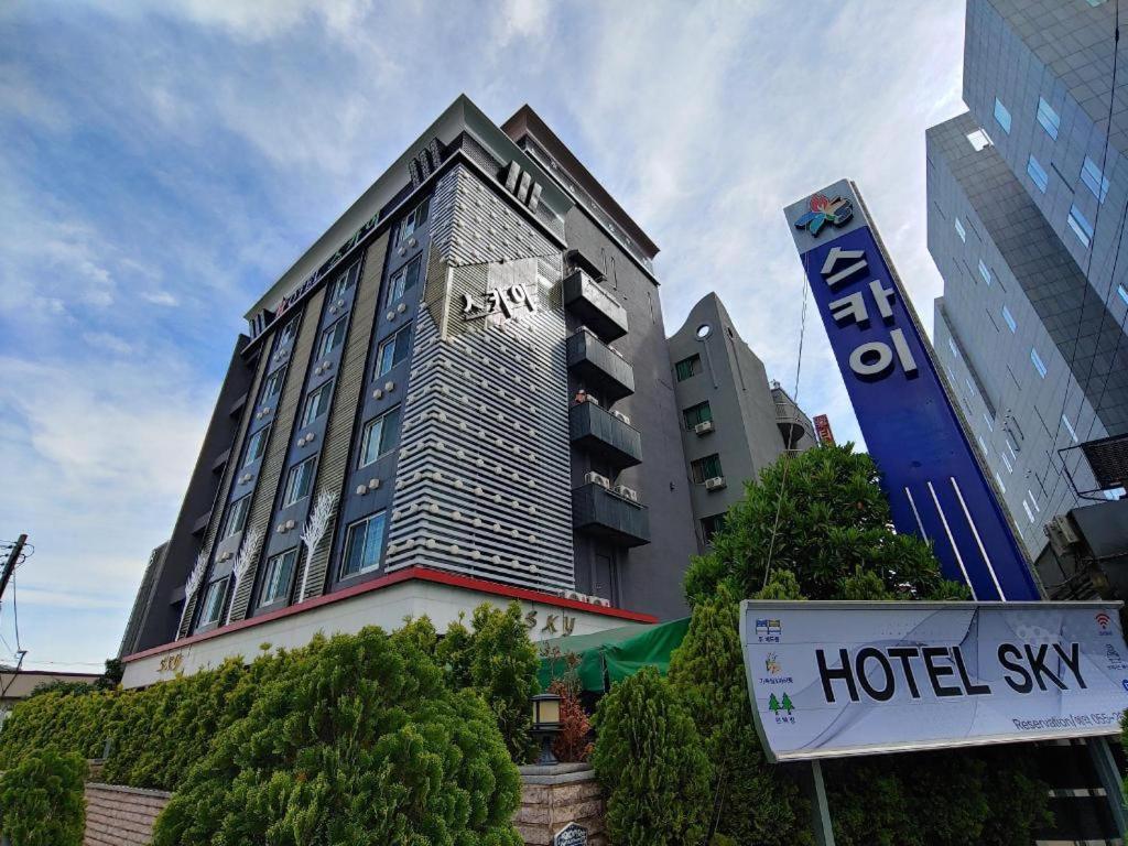 Sky Hotel Changwon Eksteriør billede