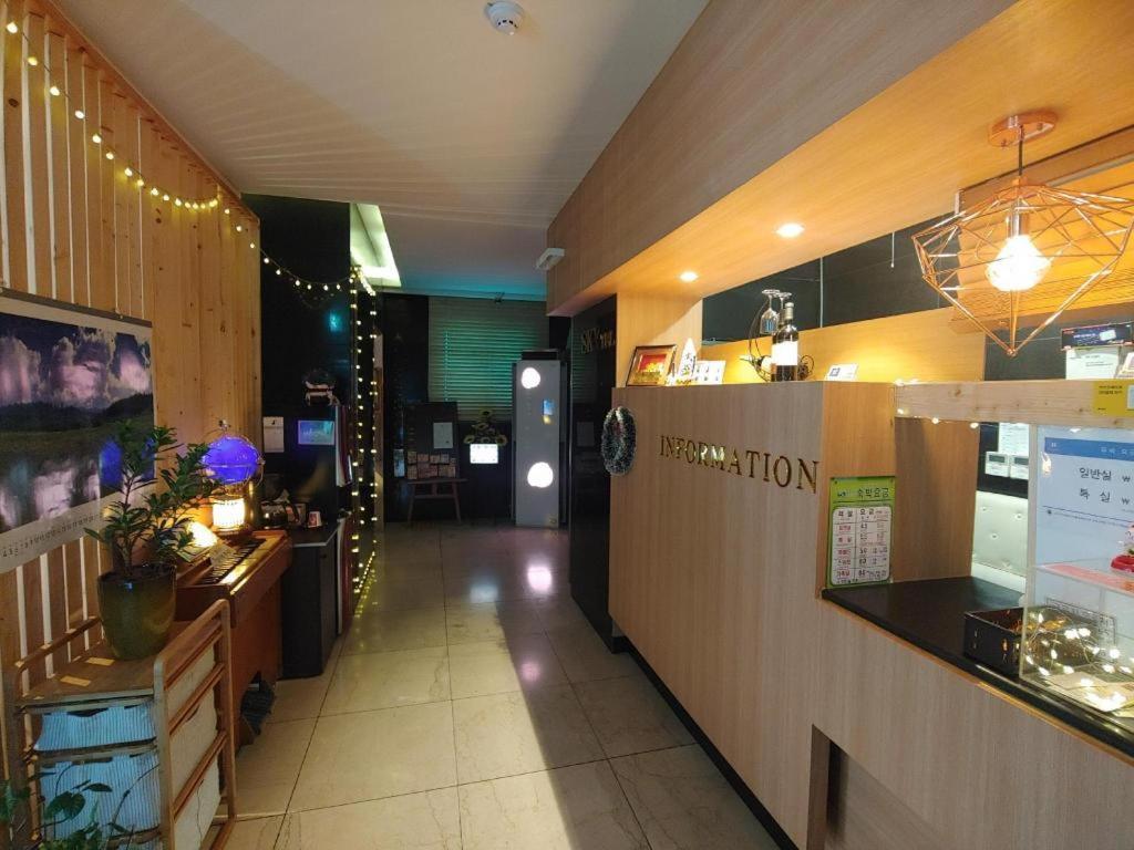 Sky Hotel Changwon Eksteriør billede