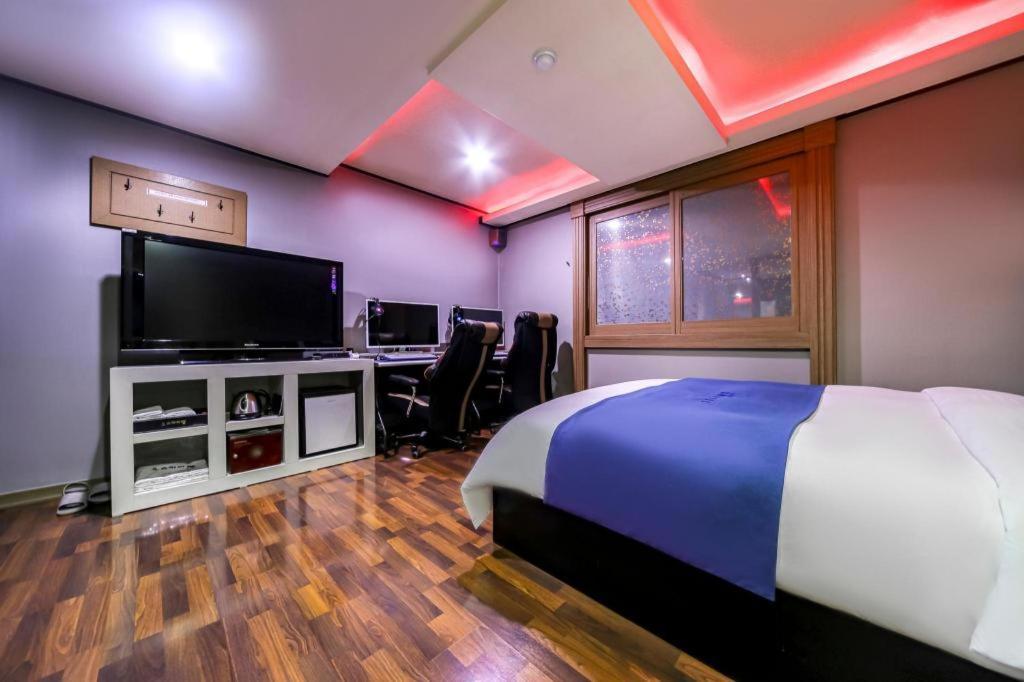 Sky Hotel Changwon Eksteriør billede