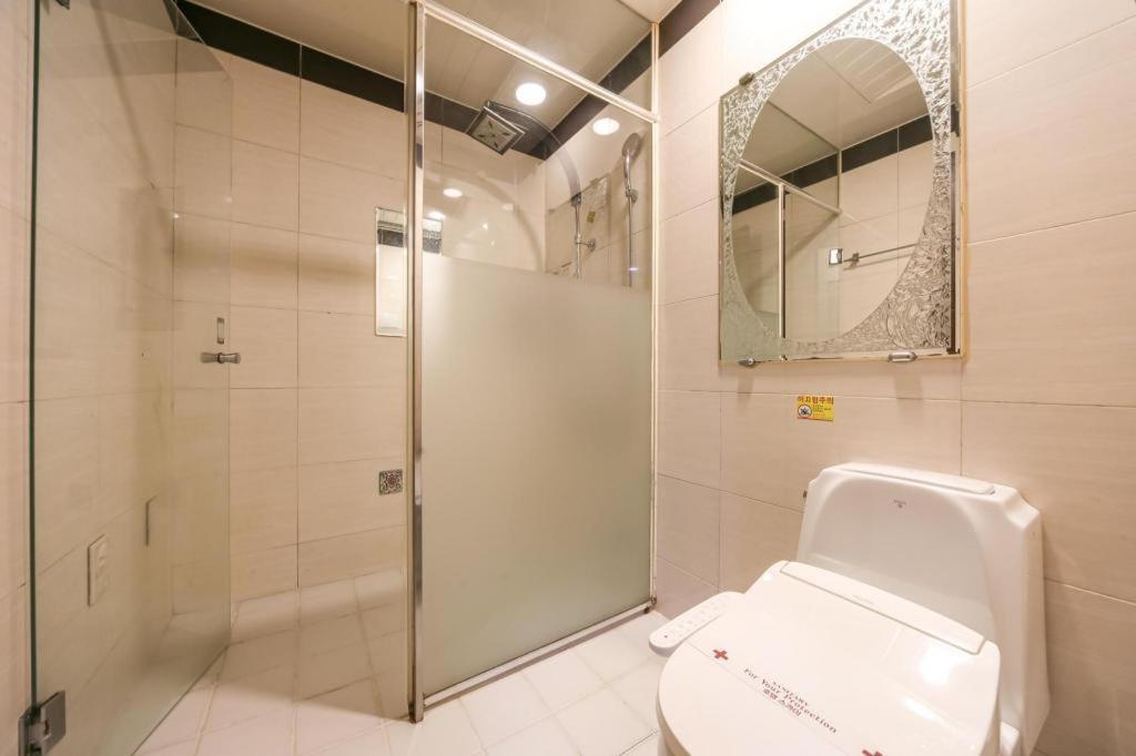 Sky Hotel Changwon Eksteriør billede