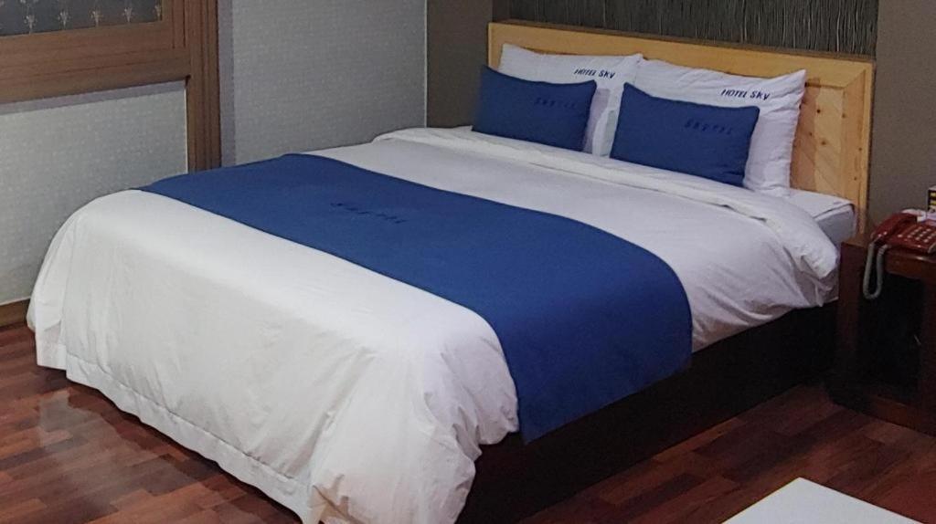 Sky Hotel Changwon Eksteriør billede