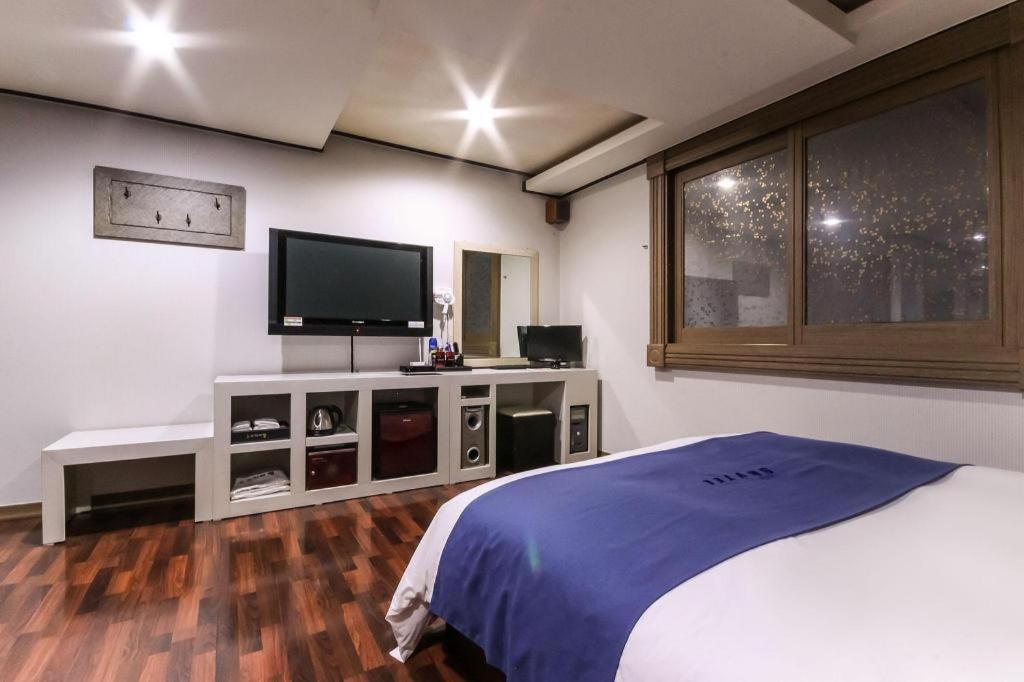 Sky Hotel Changwon Eksteriør billede