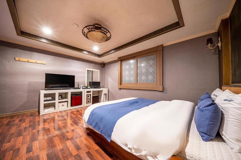 Sky Hotel Changwon Eksteriør billede