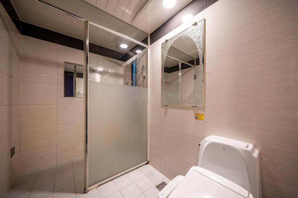 Sky Hotel Changwon Eksteriør billede