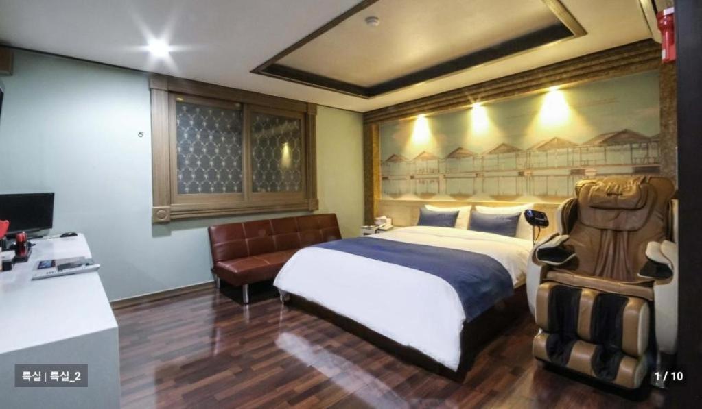 Sky Hotel Changwon Eksteriør billede