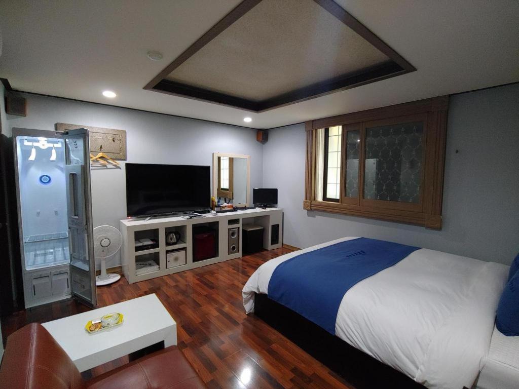 Sky Hotel Changwon Eksteriør billede