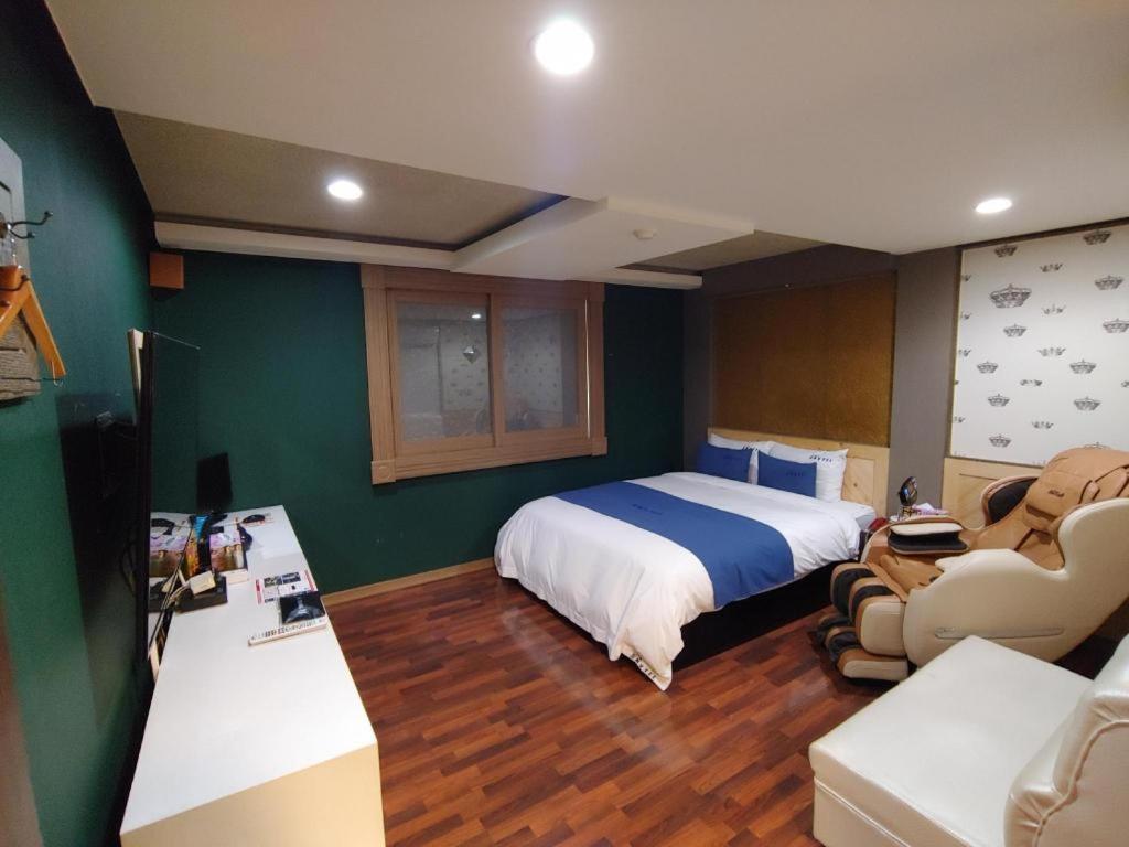 Sky Hotel Changwon Eksteriør billede