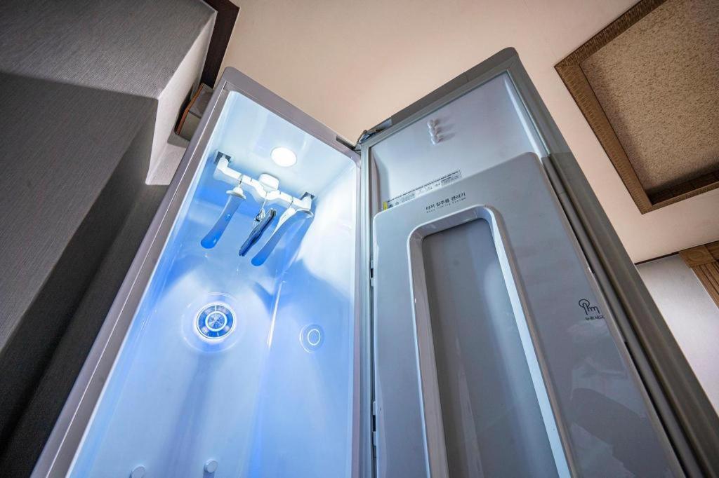 Sky Hotel Changwon Eksteriør billede