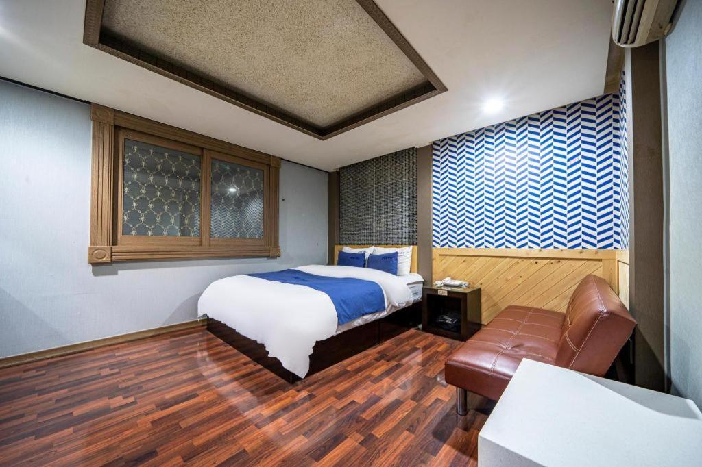 Sky Hotel Changwon Eksteriør billede