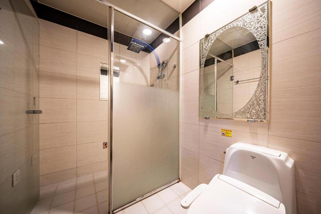 Sky Hotel Changwon Eksteriør billede