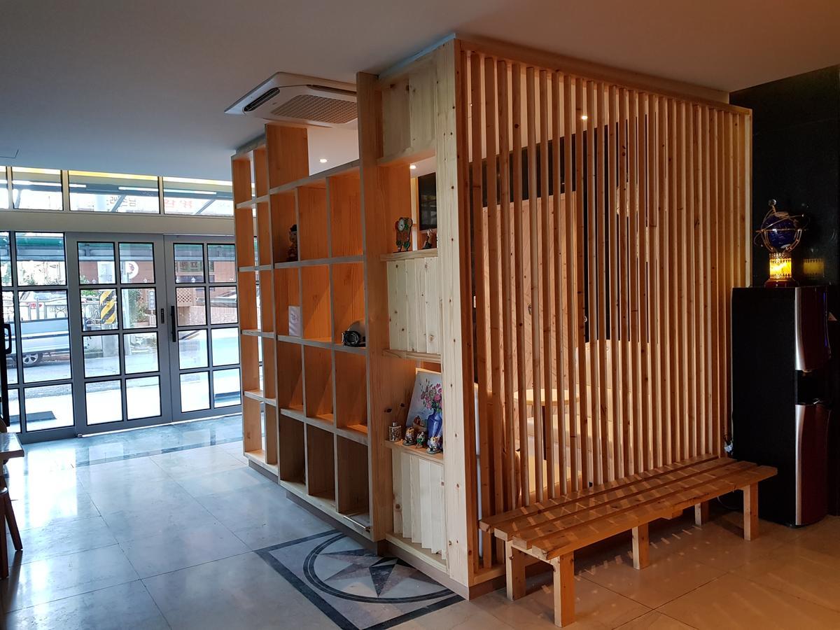 Sky Hotel Changwon Eksteriør billede